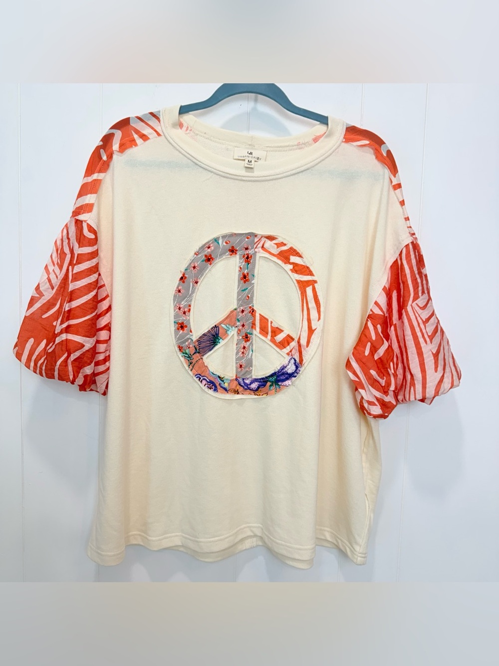 Urban Daizy Peace Sign Appliqué Puff Sleeve Top Size Medium